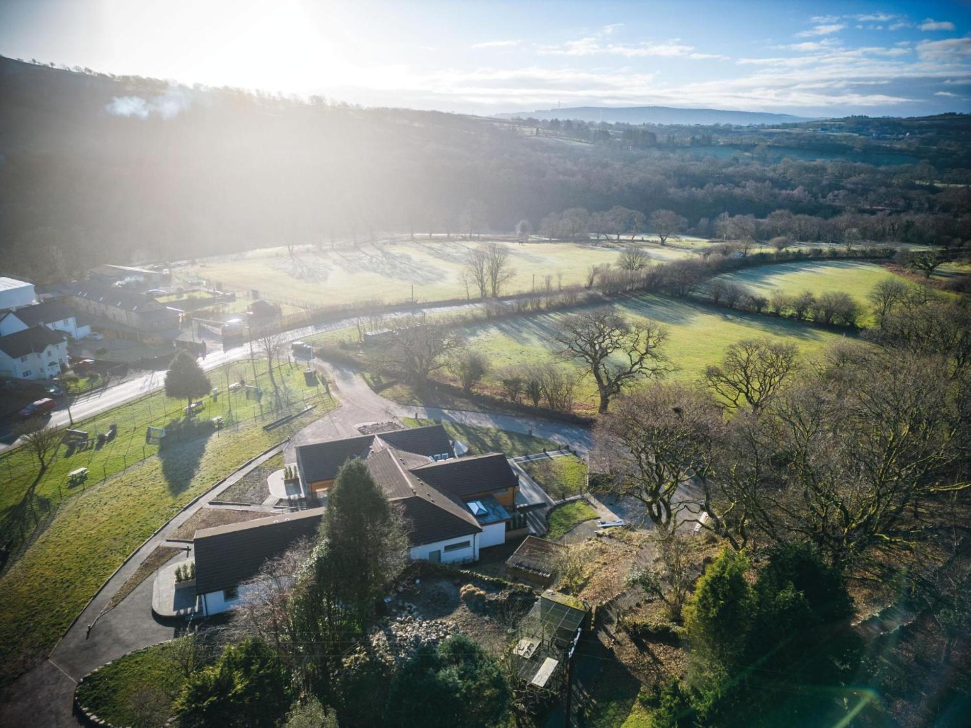 Suite 6 - Sleeping Giant Hotel - Pen Y Cae Inn Brecon Bagian luar foto